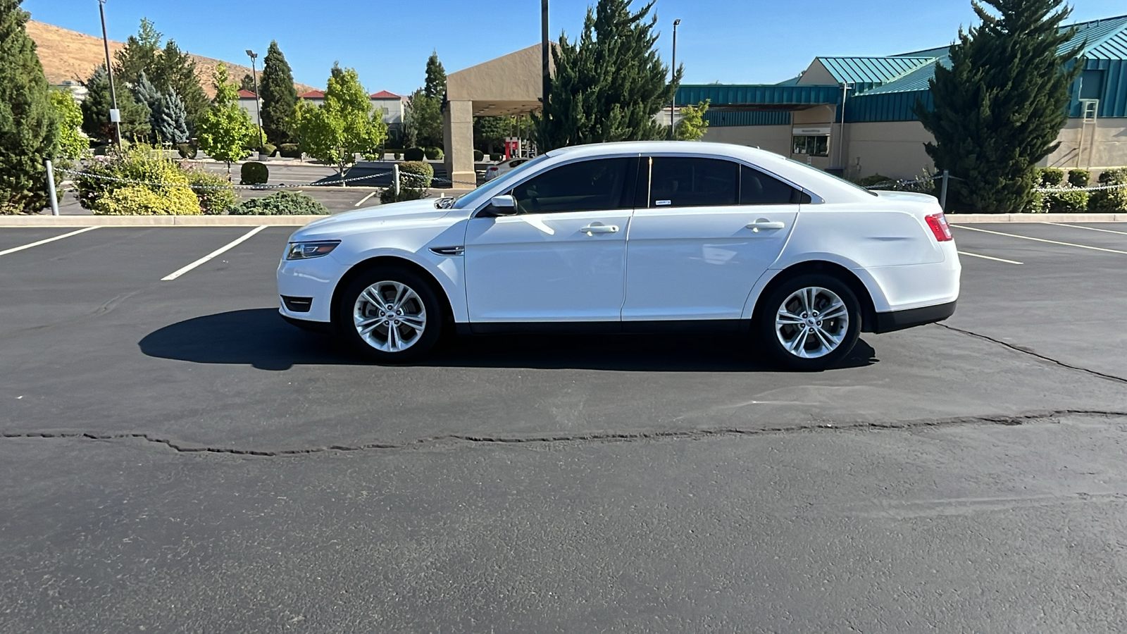 2015 Ford Taurus SEL 6