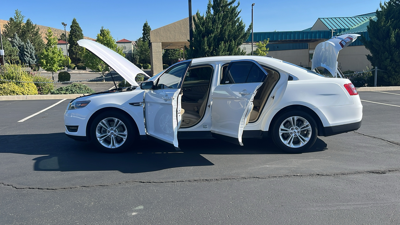 2015 Ford Taurus SEL 11