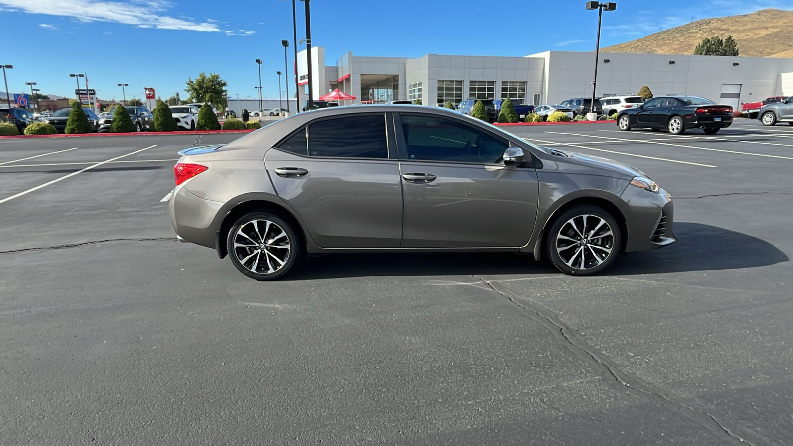 2017 Toyota Corolla SE 2