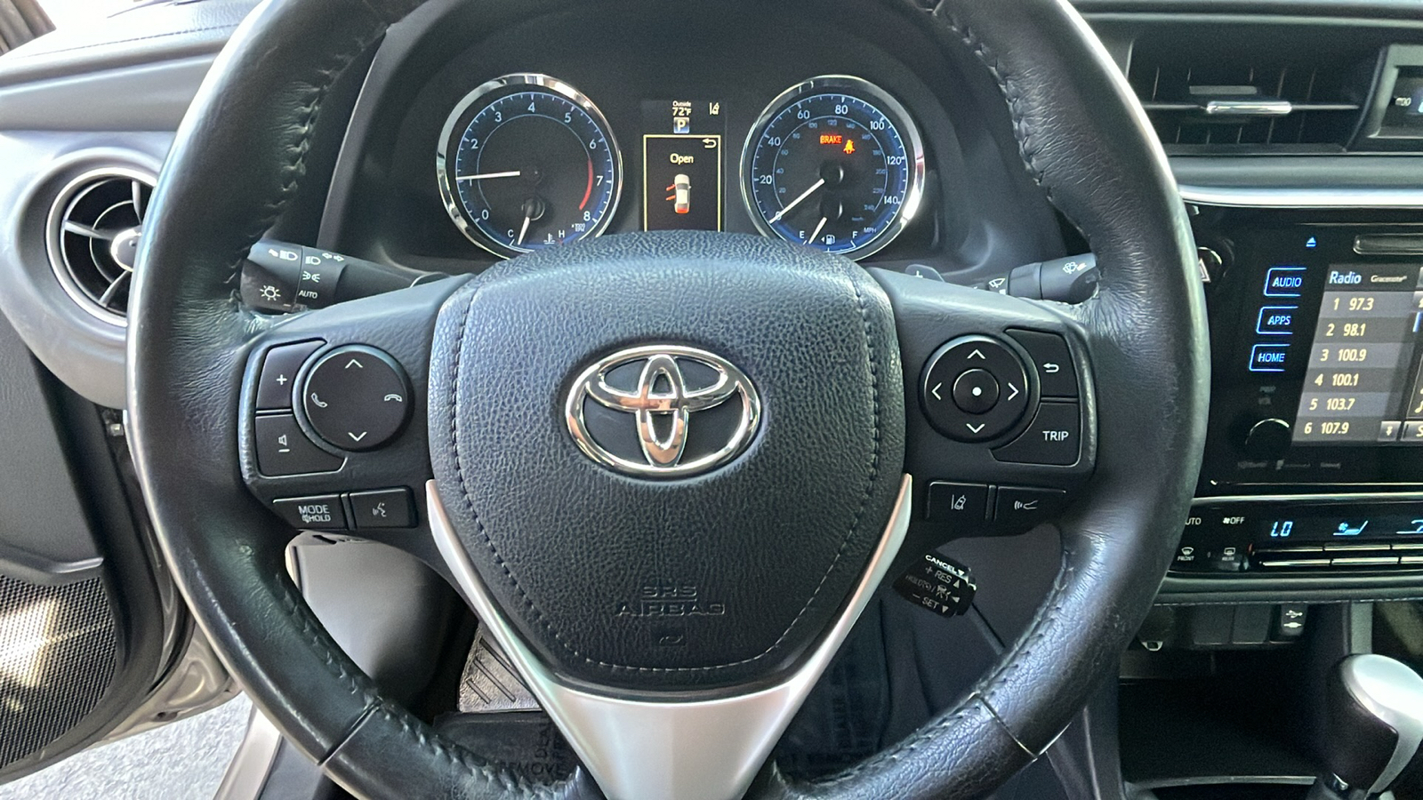 2017 Toyota Corolla SE 13