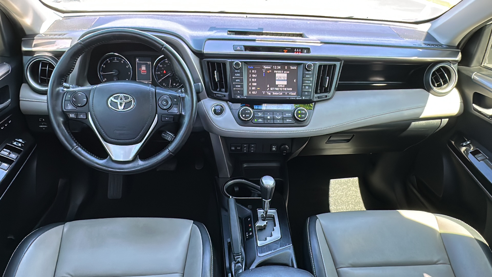 2018 Toyota RAV4 Limited 16