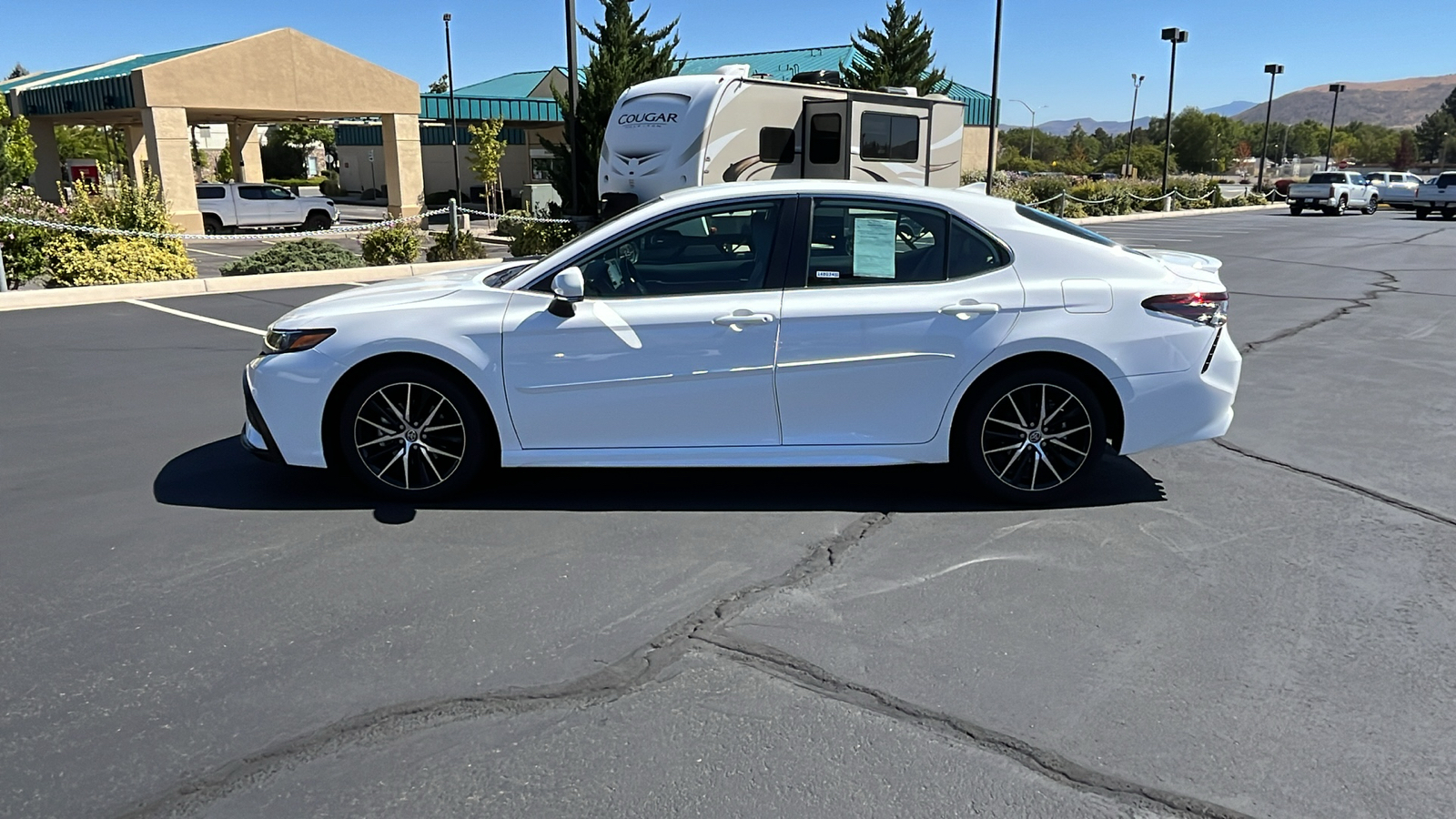 2023 Toyota Camry Hybrid SE 6