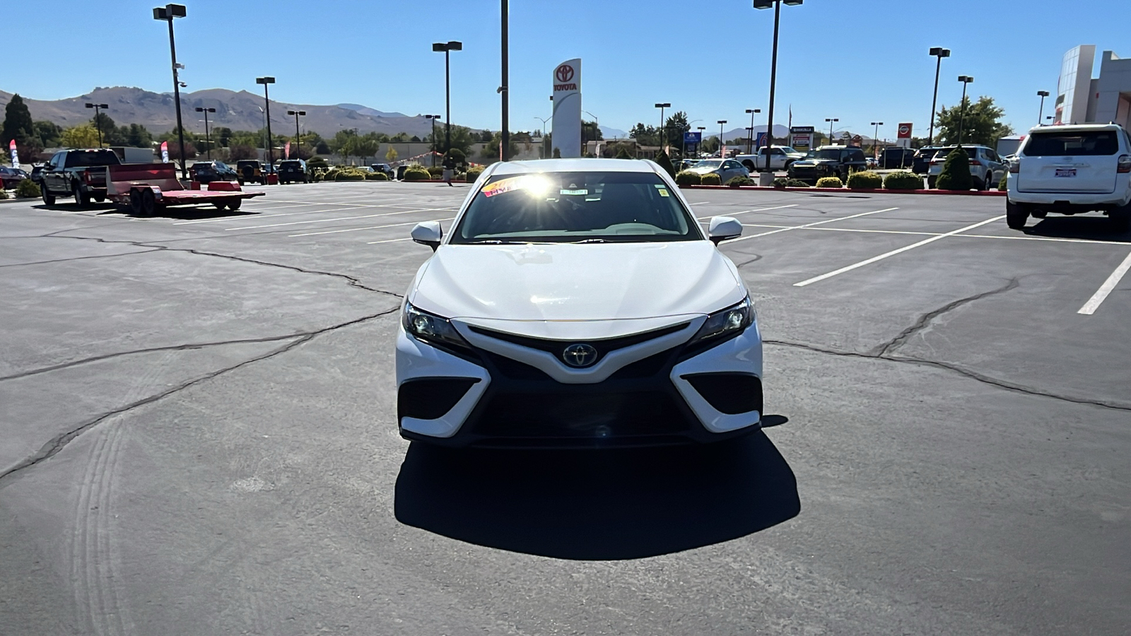 2023 Toyota Camry Hybrid SE 8