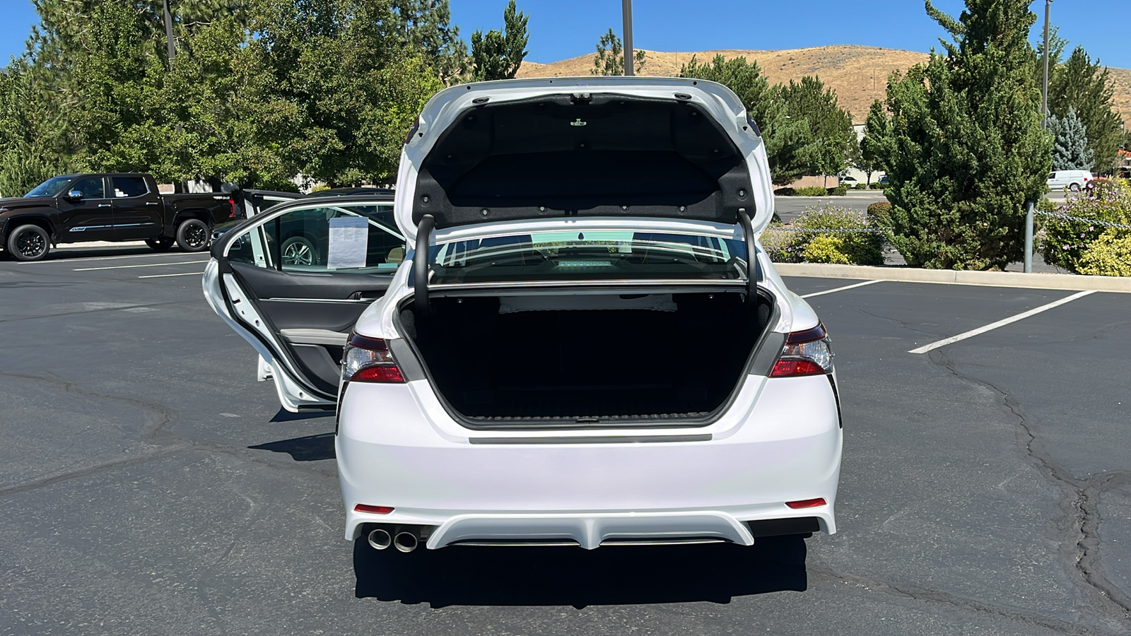 2023 Toyota Camry Hybrid SE 10