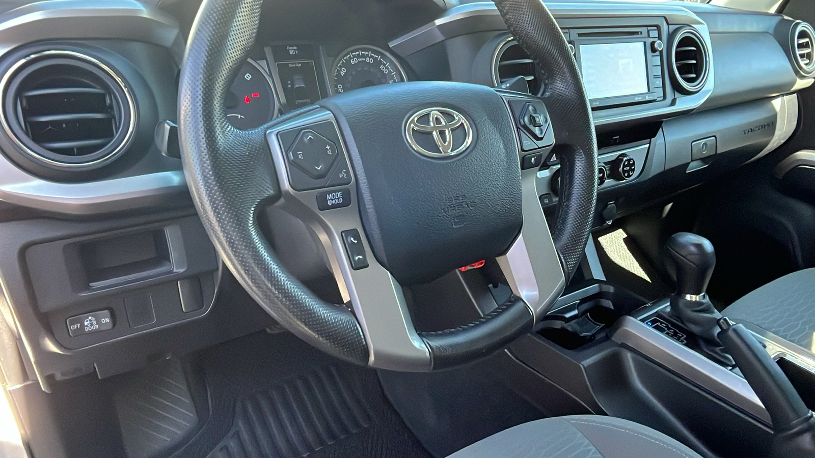 2016 Toyota Tacoma SR5 16