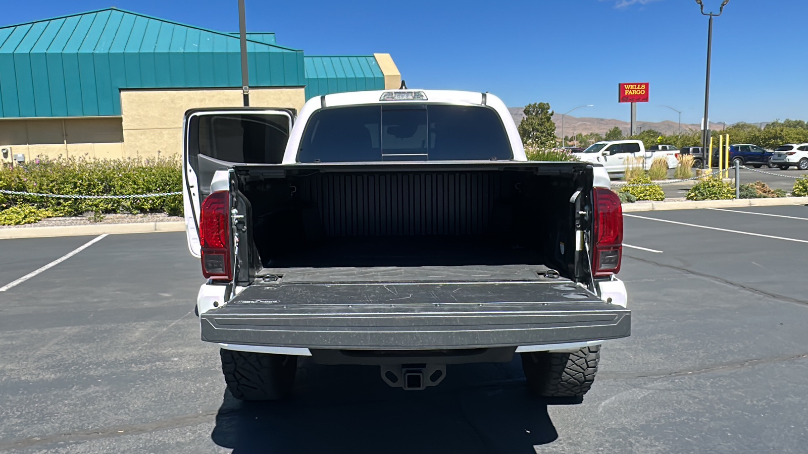 2023 Toyota Tacoma 4WD TRD Off Road 10