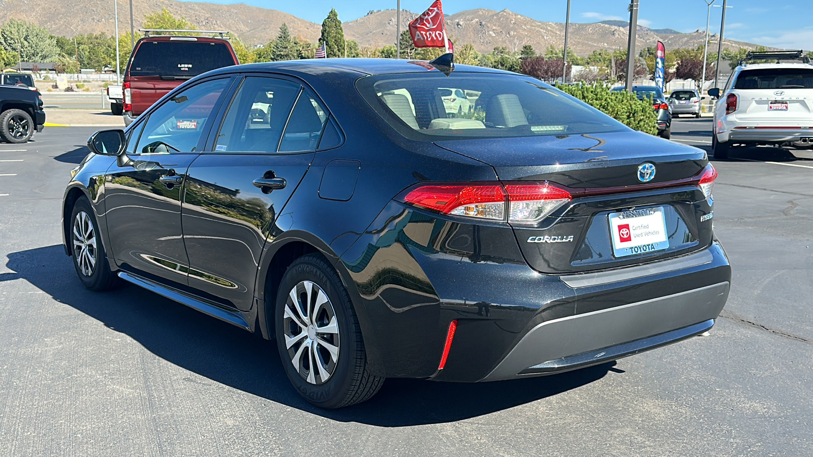 2022 Toyota Corolla Hybrid LE 5