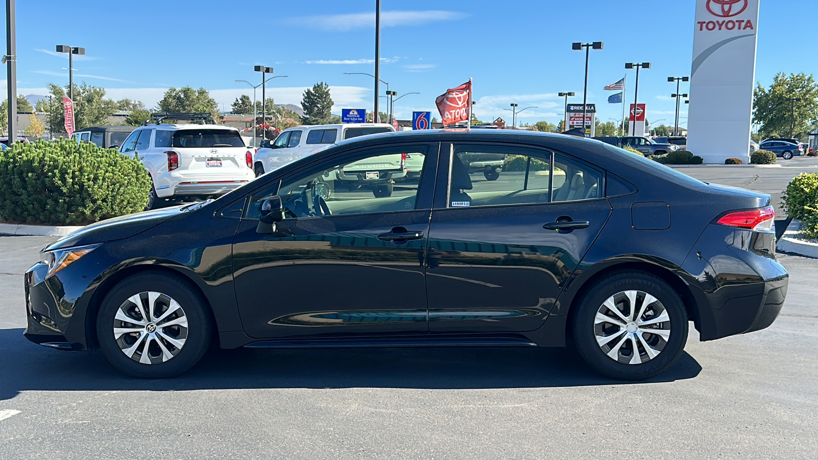 2022 Toyota Corolla Hybrid LE 6