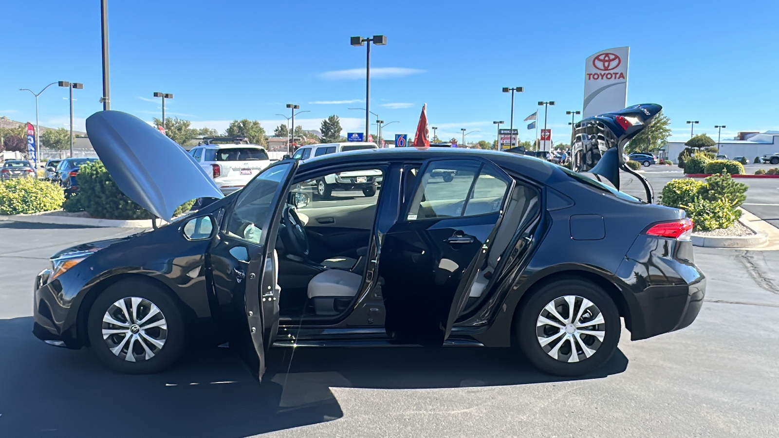 2022 Toyota Corolla Hybrid LE 11