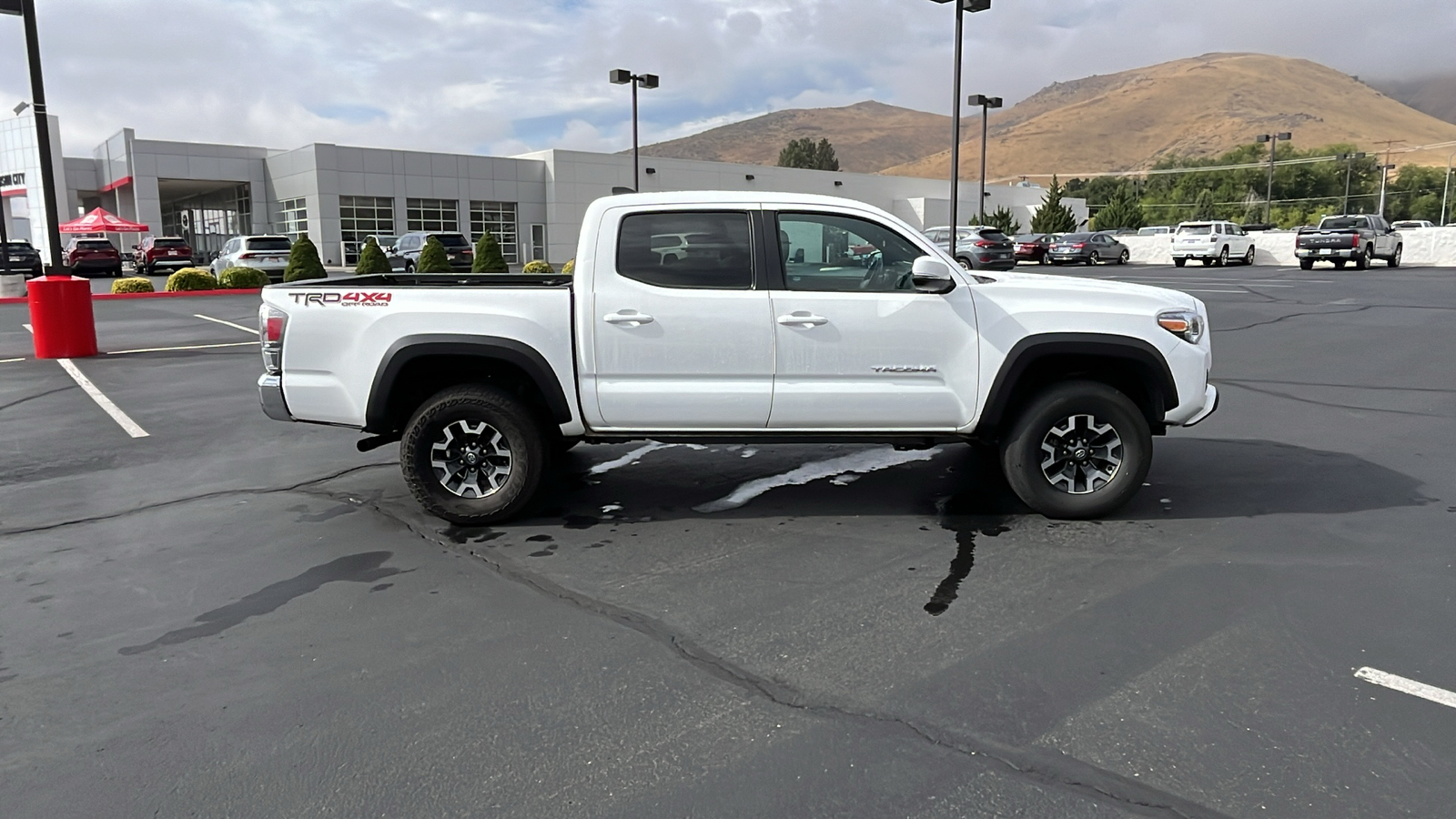 2022 Toyota Tacoma 4WD TRD Off Road 2