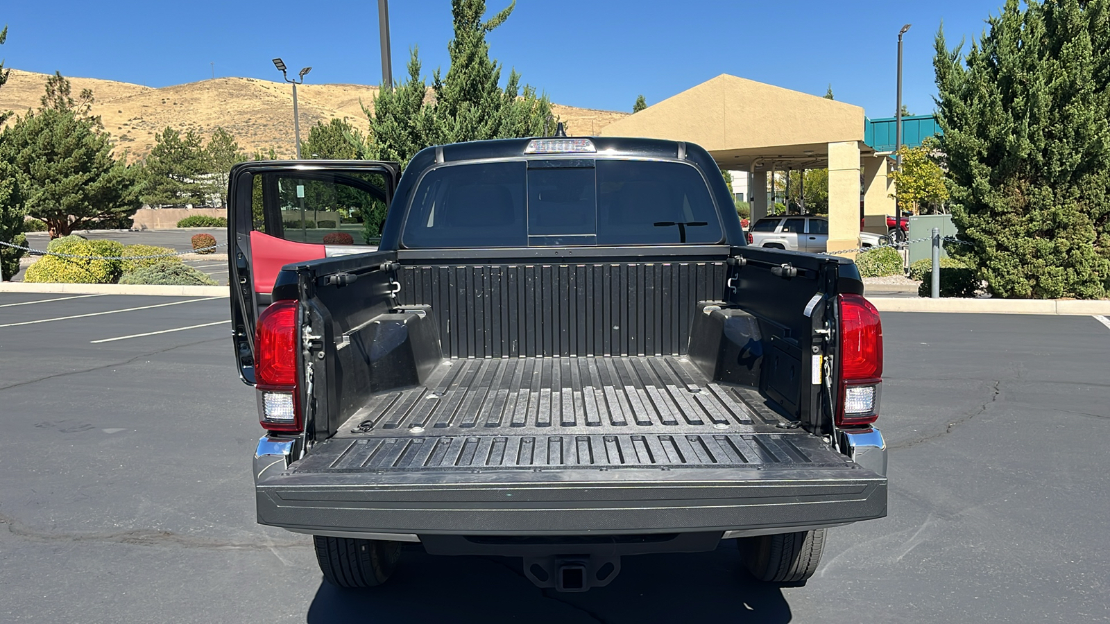 2023 Toyota Tacoma 4WD SR5 10