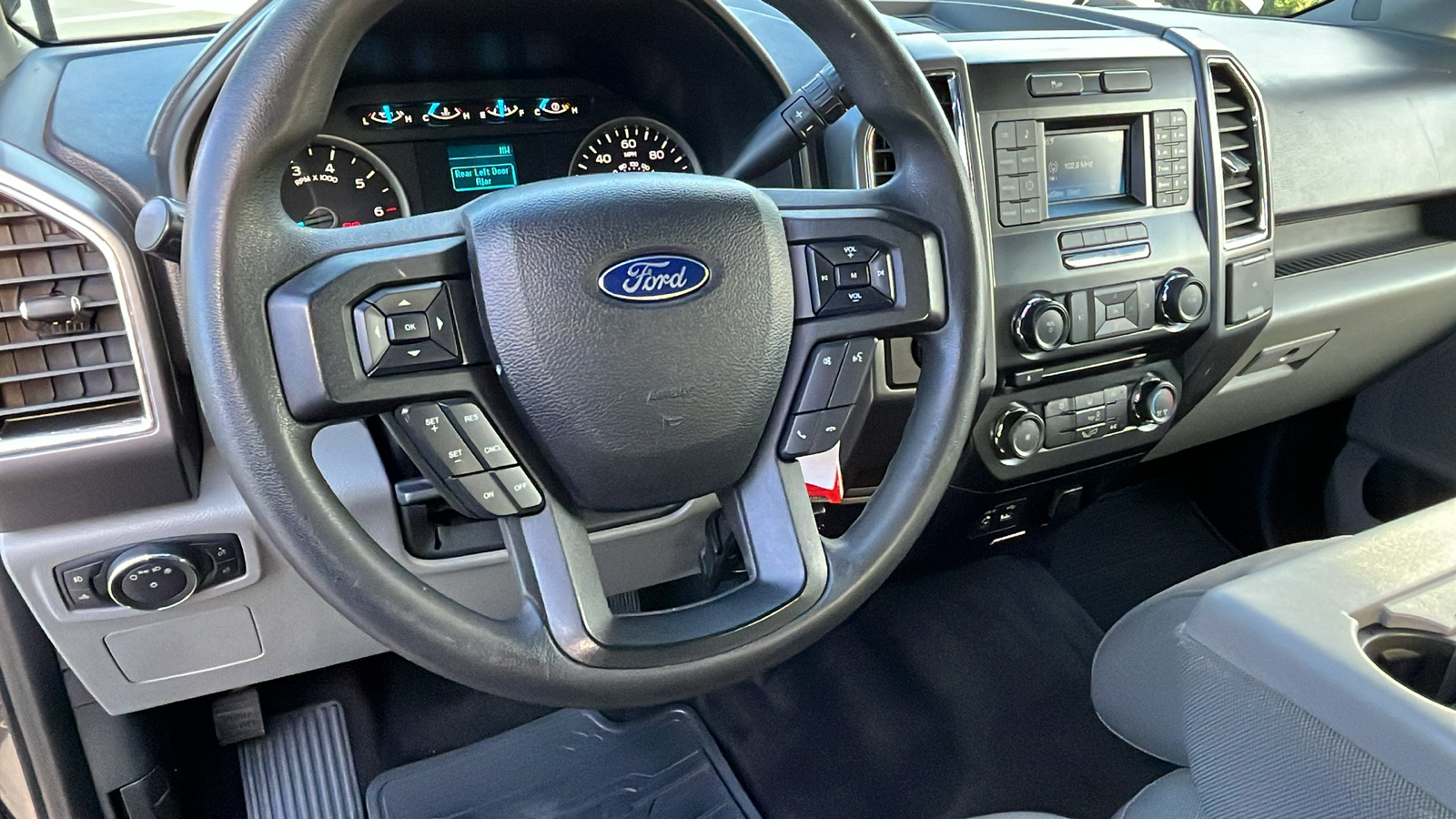 2015 Ford F-150 XLT 16