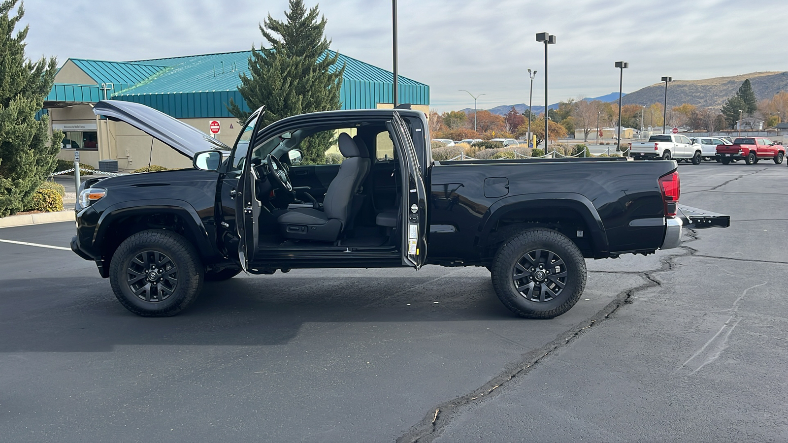 2020 Toyota Tacoma 4WD SR5 11