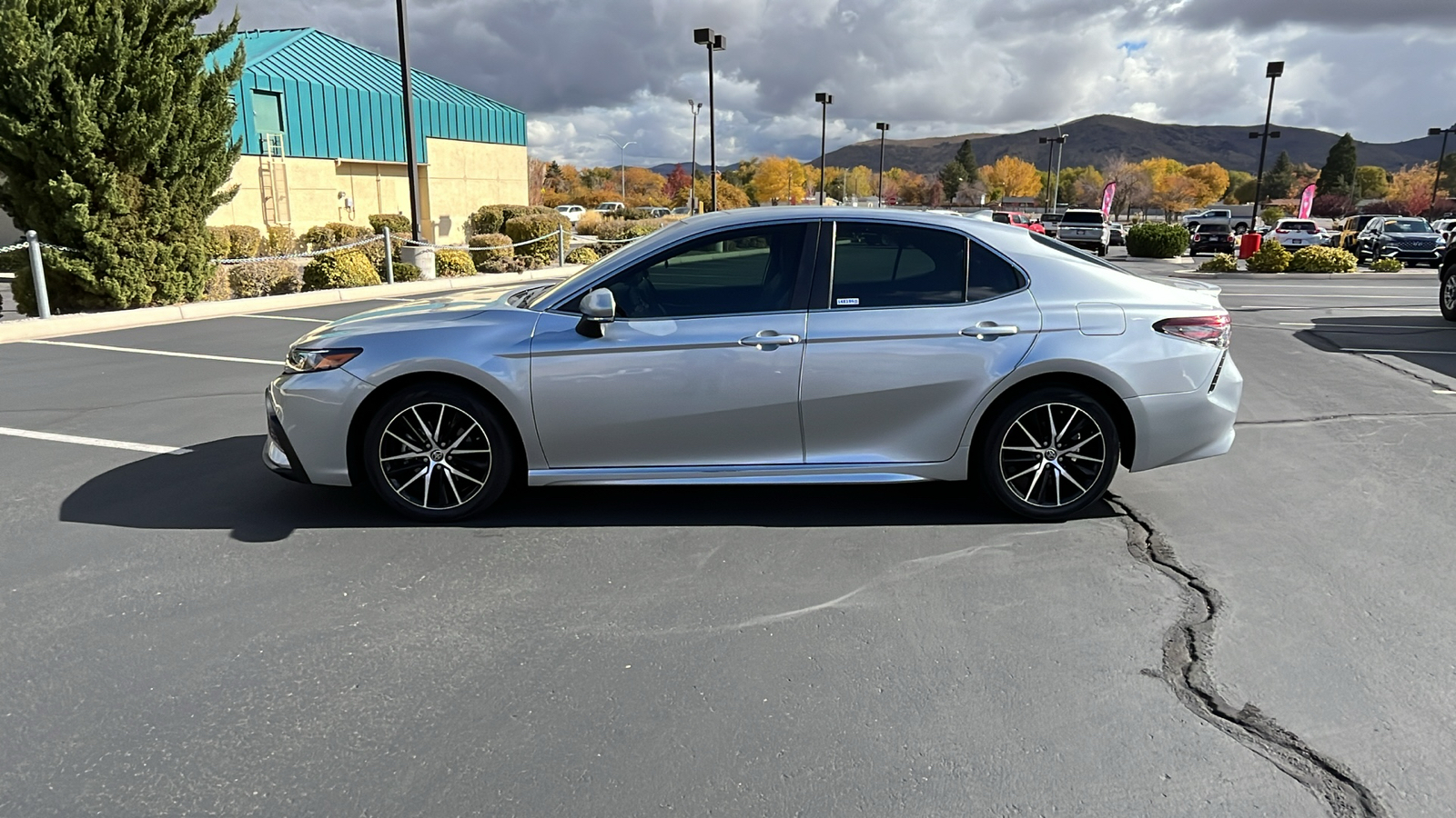 2022 Toyota Camry SE 6