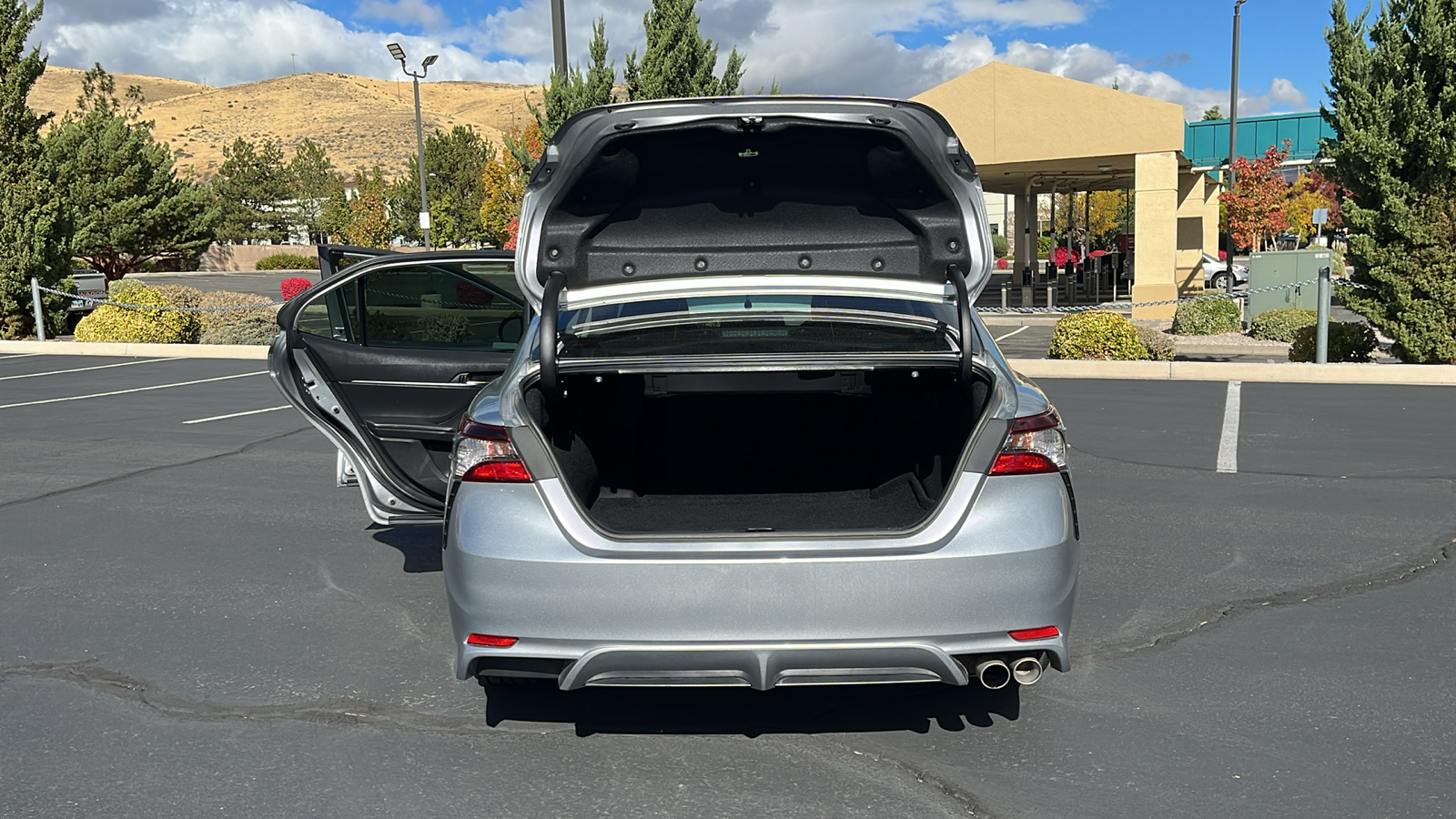 2022 Toyota Camry SE 10