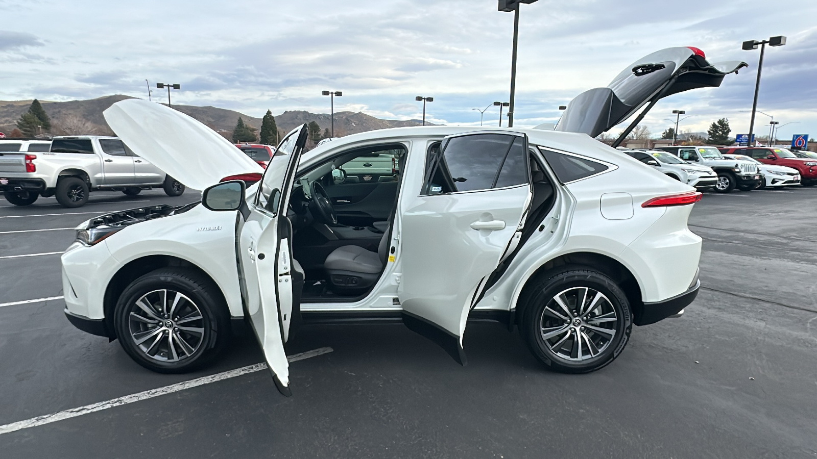 2021 Toyota Venza LE 13