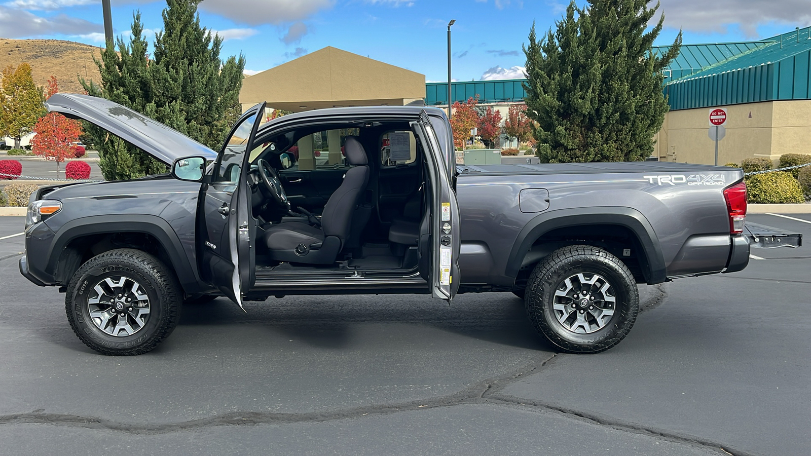 2017 Toyota Tacoma TRD Off Road 11