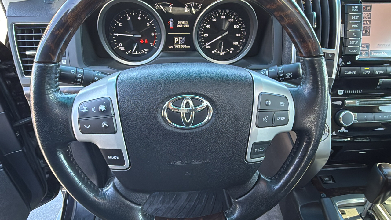 2014 Toyota Land Cruiser  13