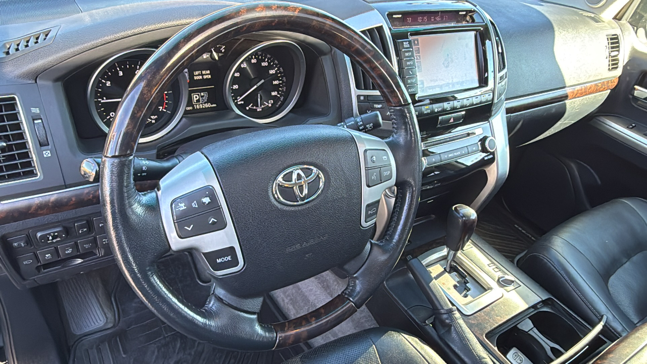 2014 Toyota Land Cruiser  16