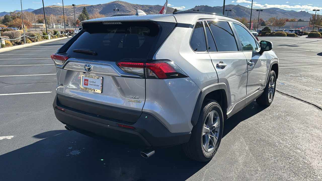 2024 Toyota RAV4 Hybrid XLE 3