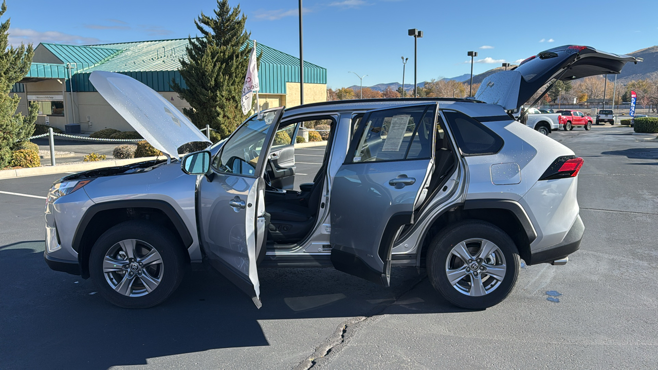 2024 Toyota RAV4 Hybrid XLE 11