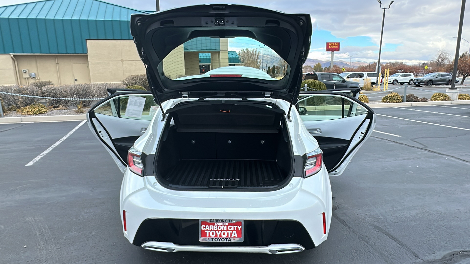 2022 Toyota Corolla Hatchback SE 10