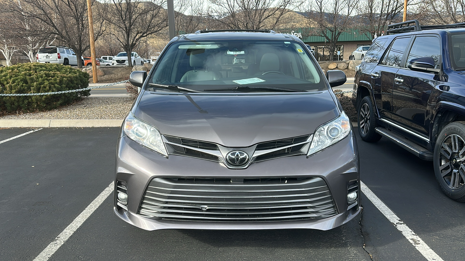 2020 Toyota Sienna XLE 2