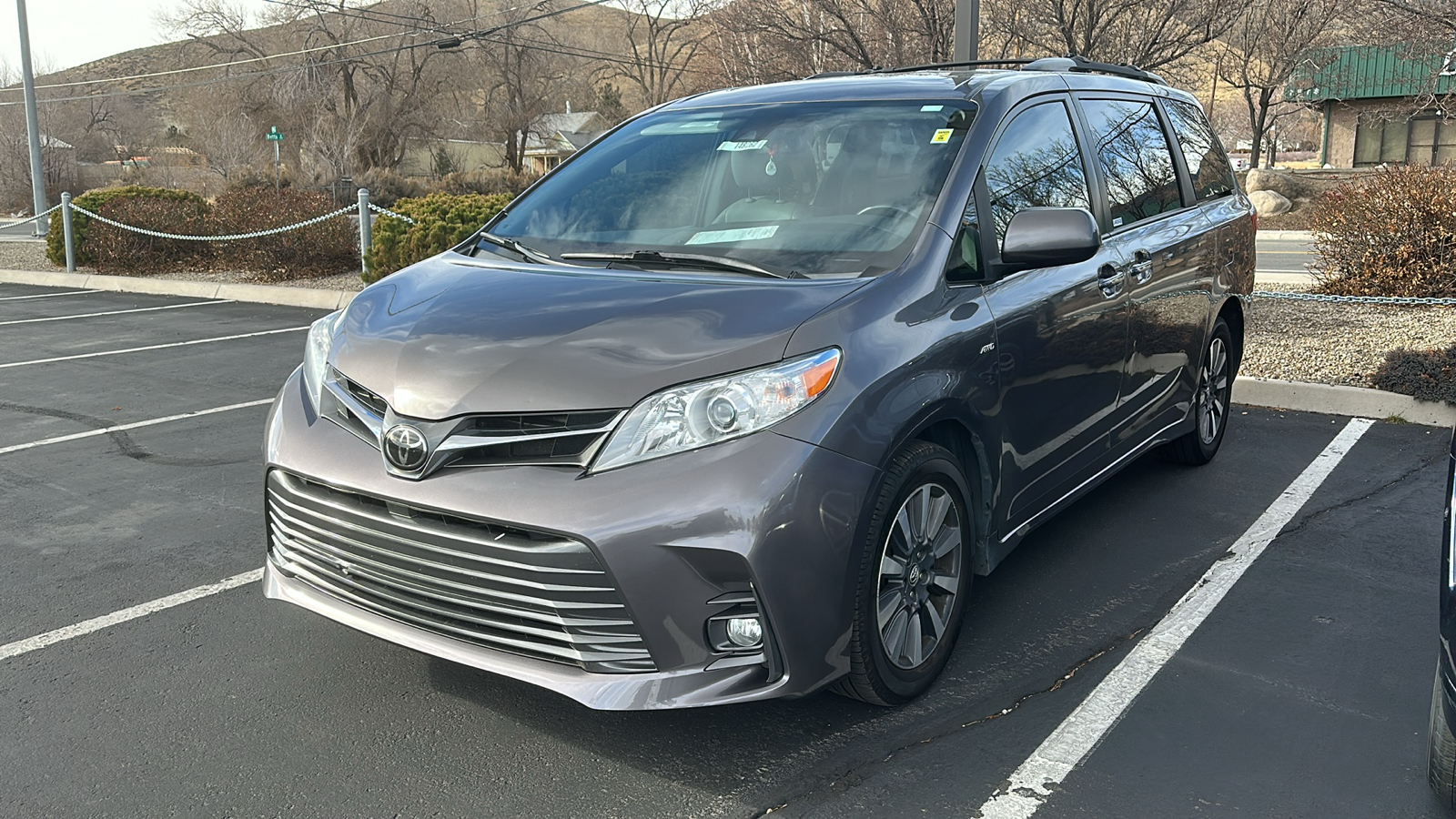 2020 Toyota Sienna XLE 3