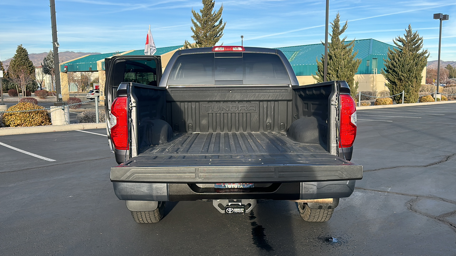 2019 Toyota Tundra 4WD SR5 10