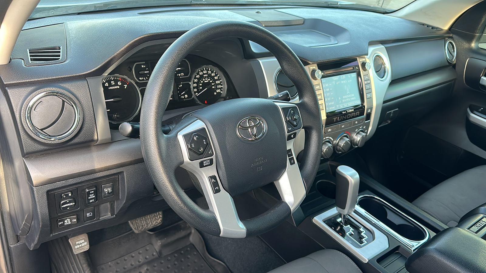 2019 Toyota Tundra 4WD SR5 16