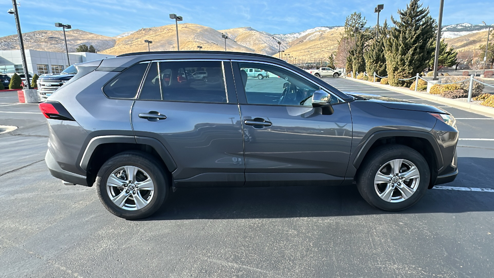 2022 Toyota RAV4 XLE 2