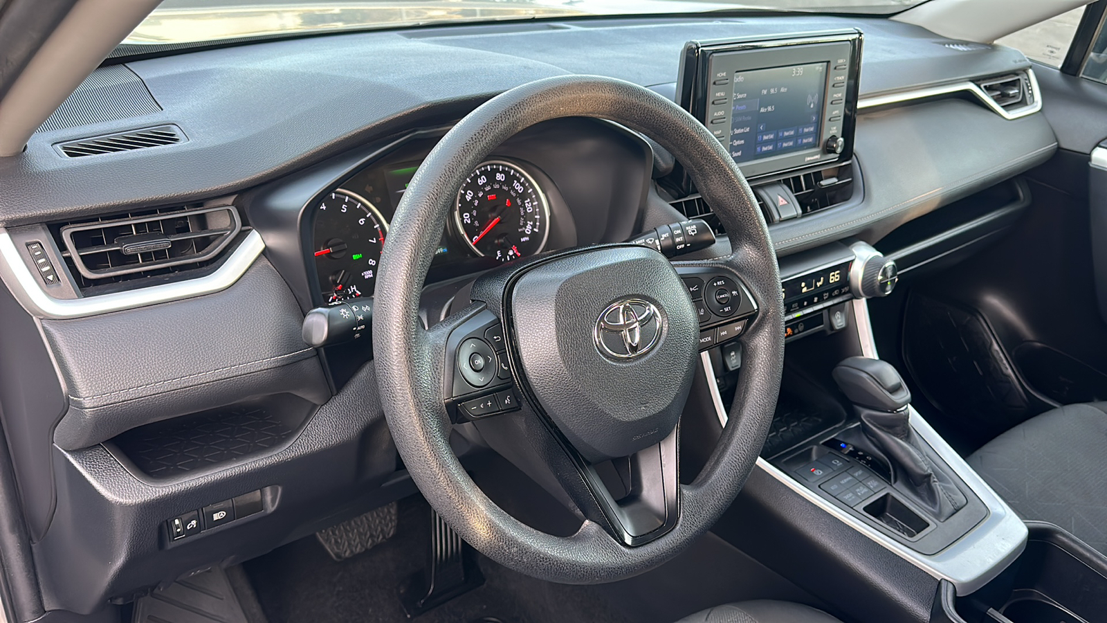 2022 Toyota RAV4 XLE 16