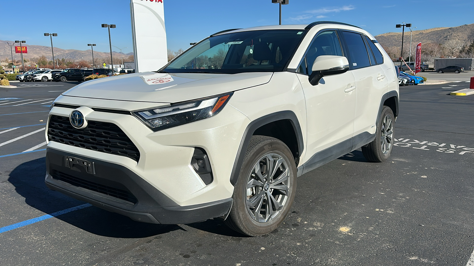 2022 Toyota RAV4 Hybrid XLE Premium 3