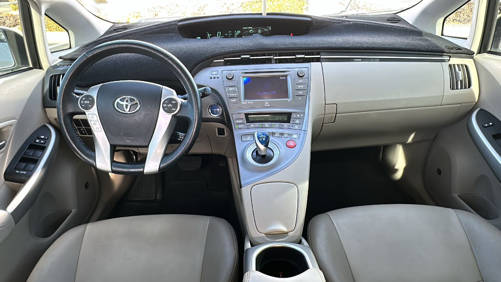 2015 Toyota Prius Four 18