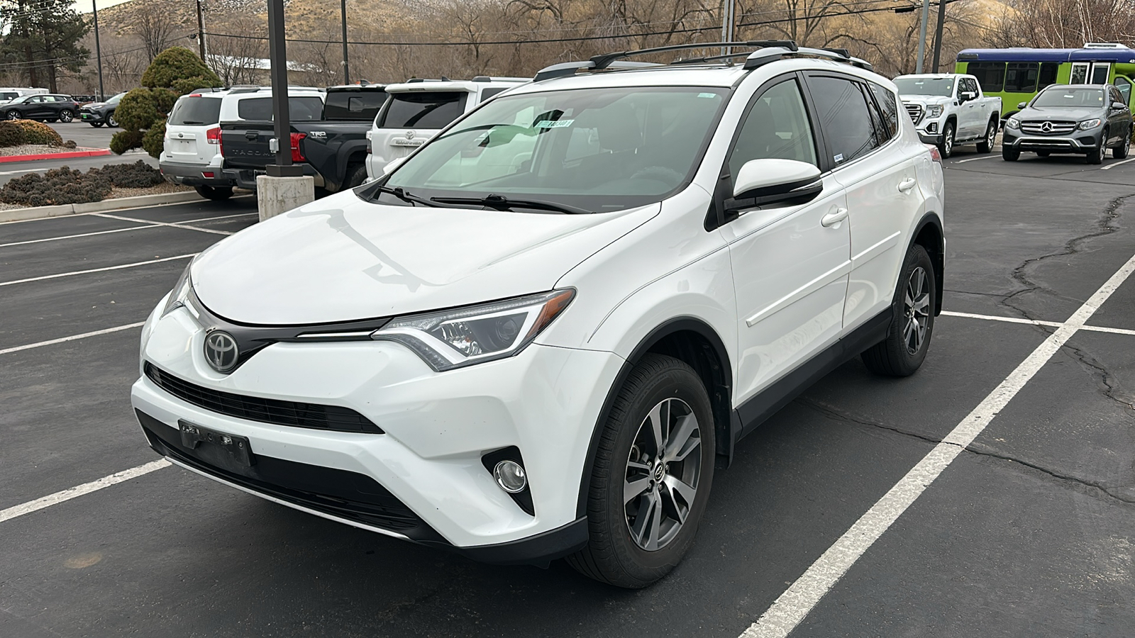 2017 Toyota RAV4 XLE 3