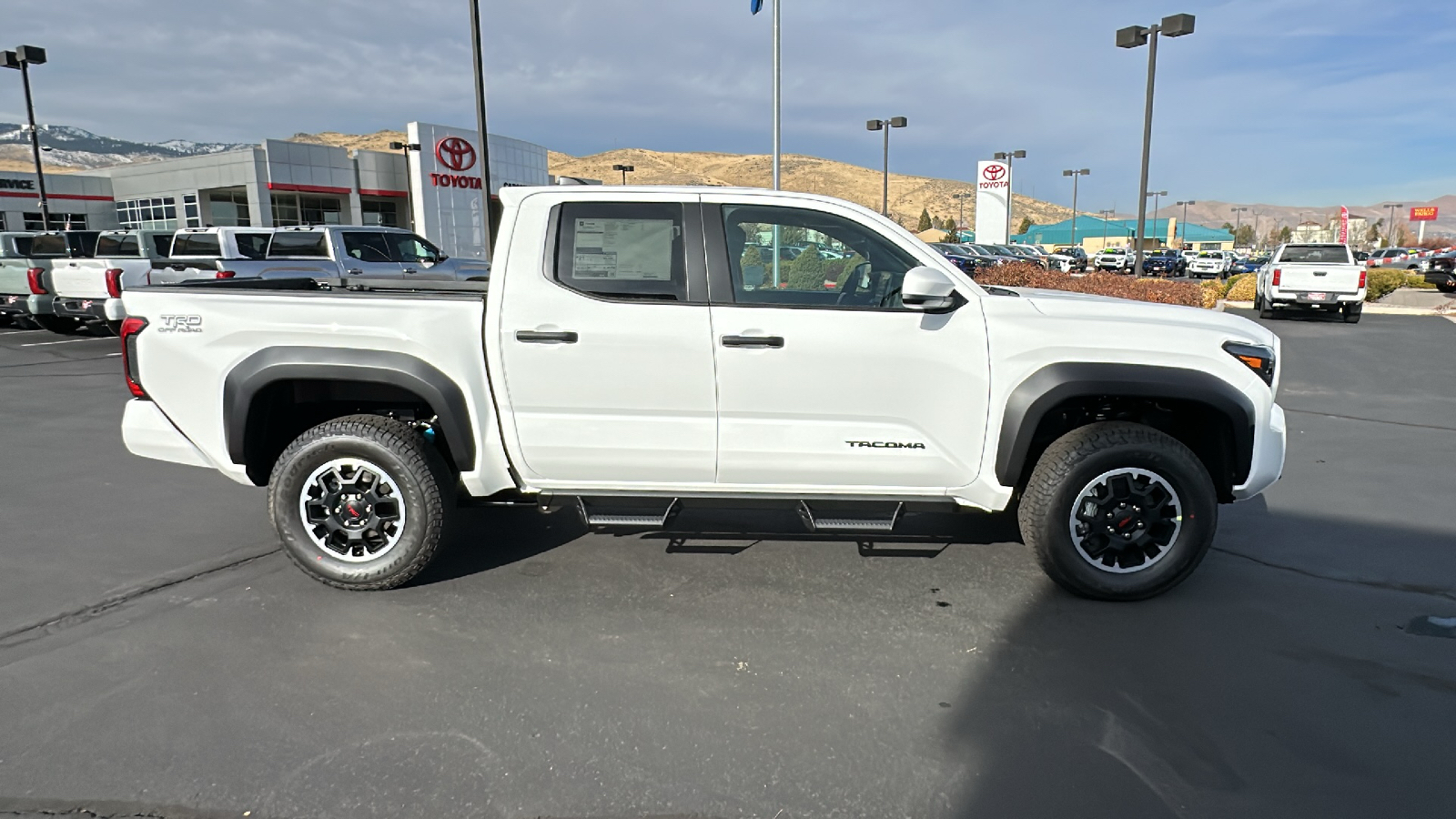 2024 TOYOTA Tacoma TRD Off-Road 2