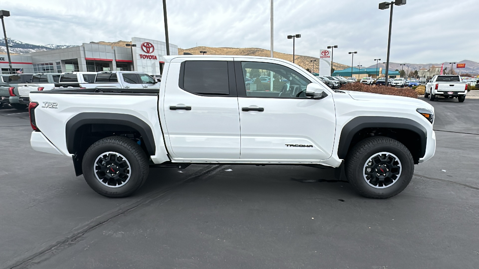 2024 TOYOTA Tacoma TRD Off-Road 2