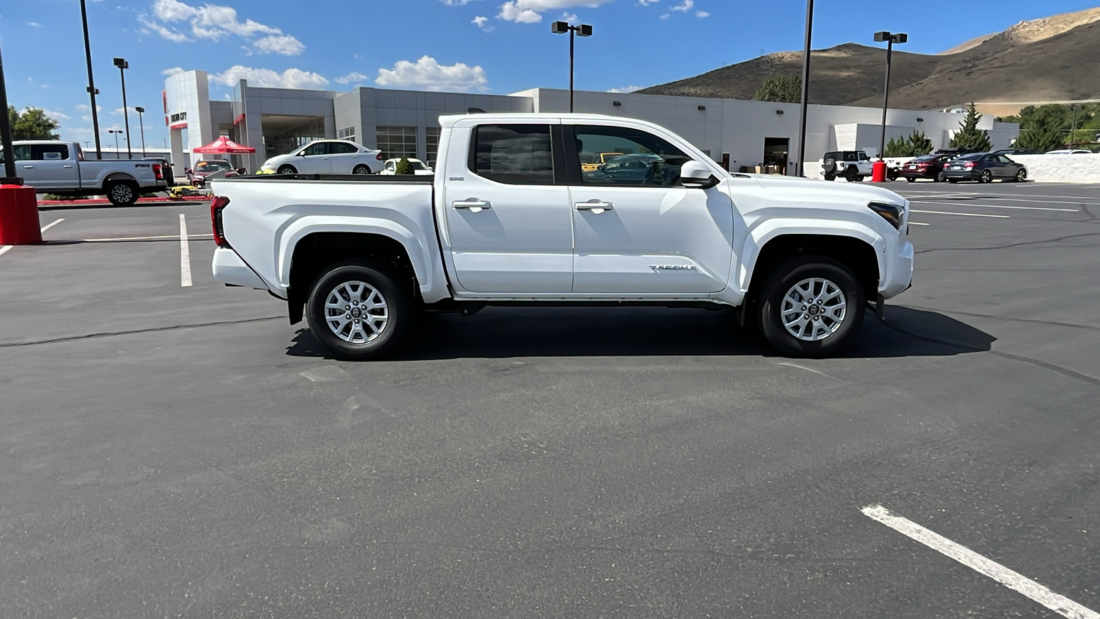 2024 TOYOTA Tacoma SR5 2