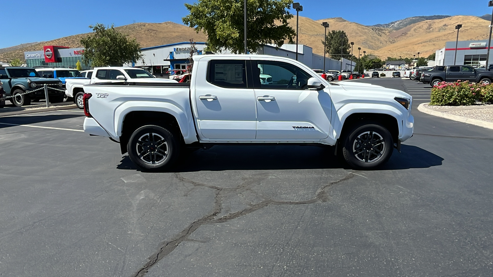 2024 TOYOTA Tacoma TRD Sport 2