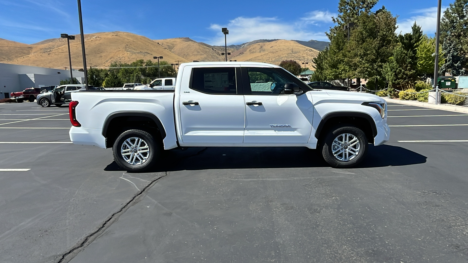 2024 TOYOTA Tundra SR5 2