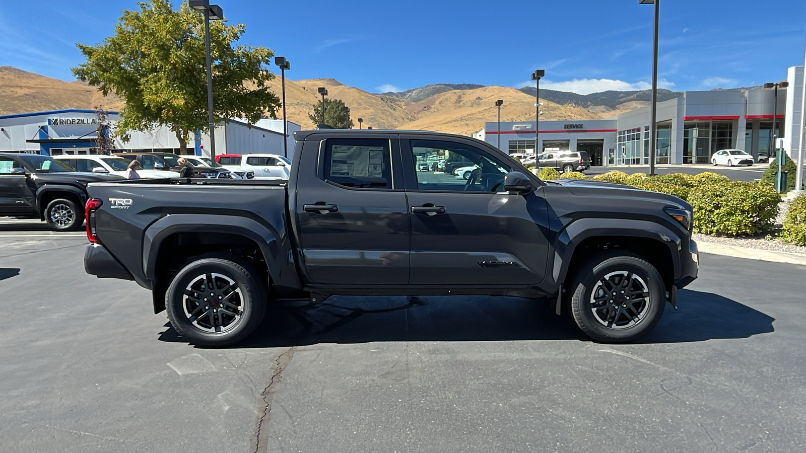 2024 TOYOTA Tacoma TRD Sport 2