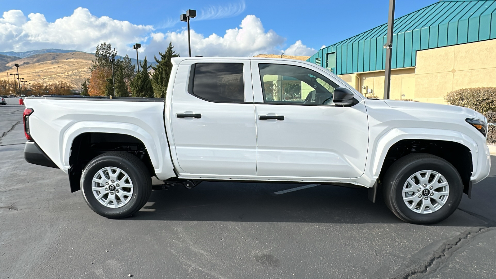 2024 TOYOTA Tacoma SR 2