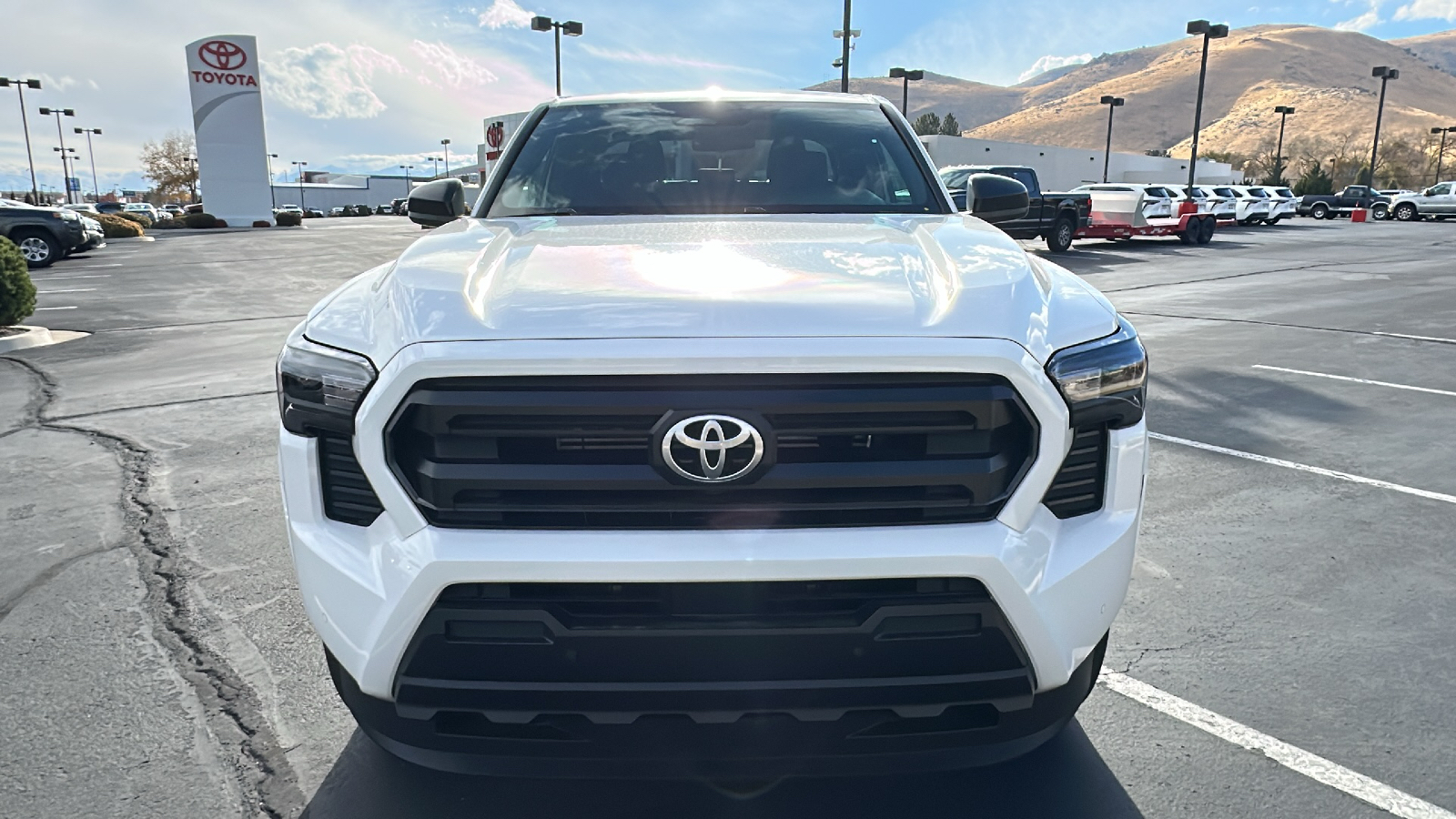 2024 TOYOTA Tacoma SR 8