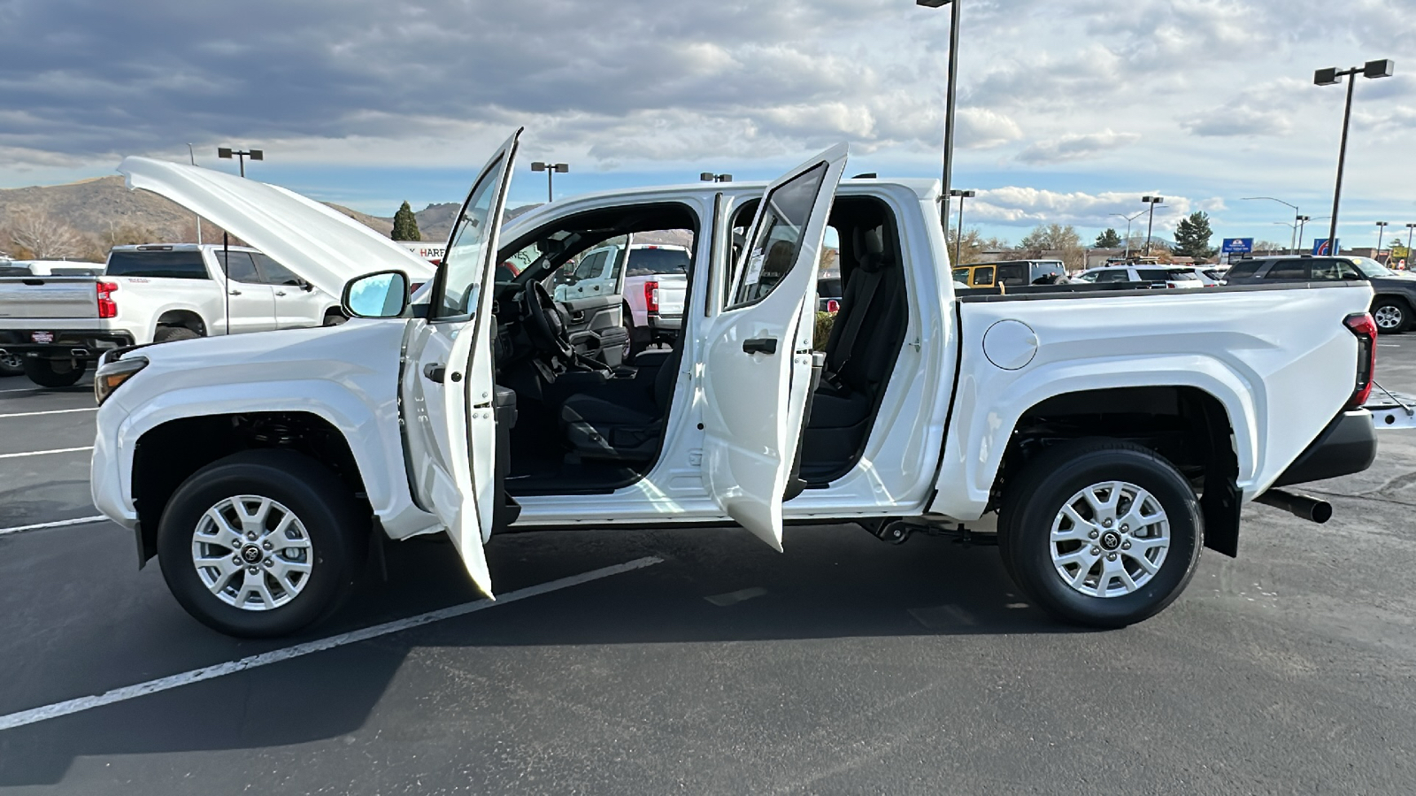 2024 TOYOTA Tacoma SR 11