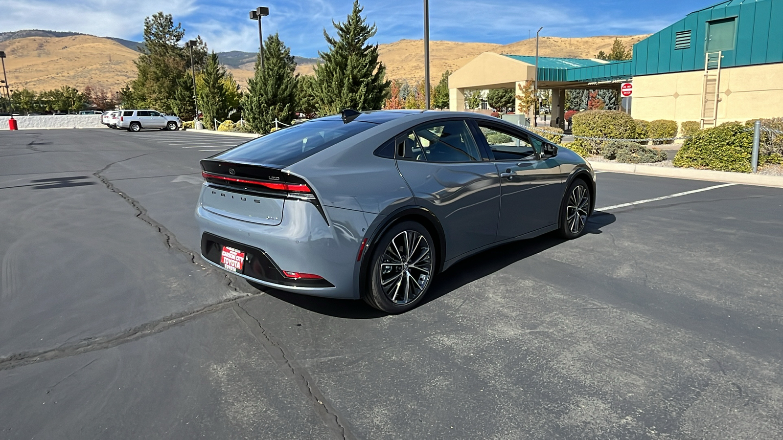 2024 TOYOTA Prius Limited AWD 3