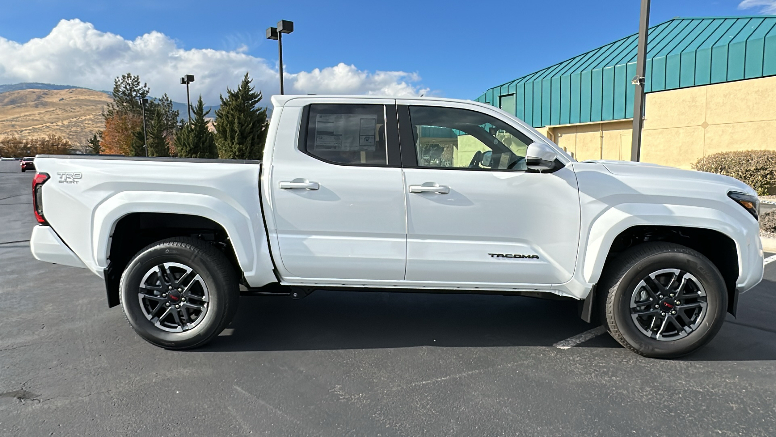 2024 TOYOTA Tacoma TRD Sport 2