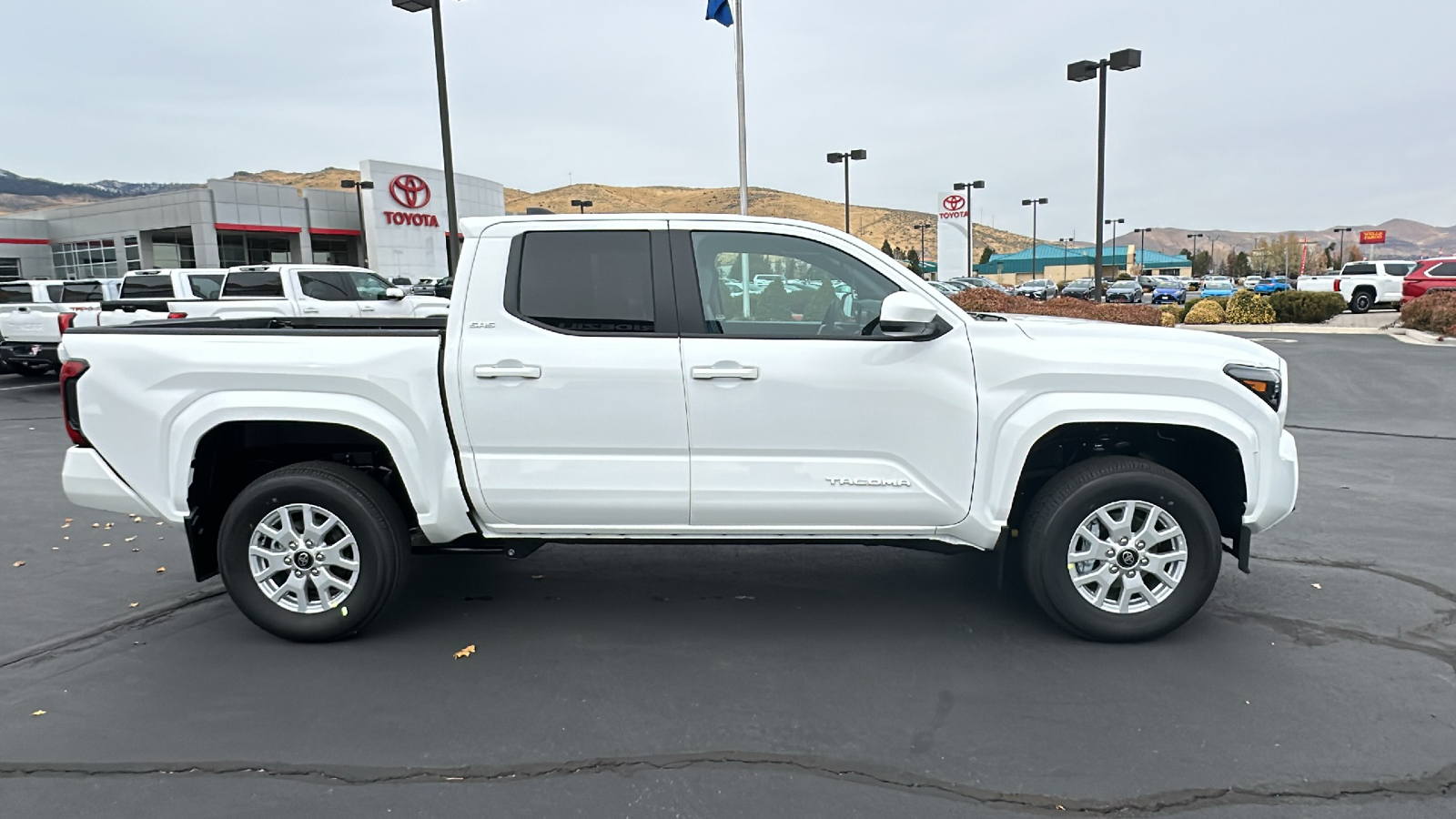 2024 TOYOTA Tacoma SR5 2