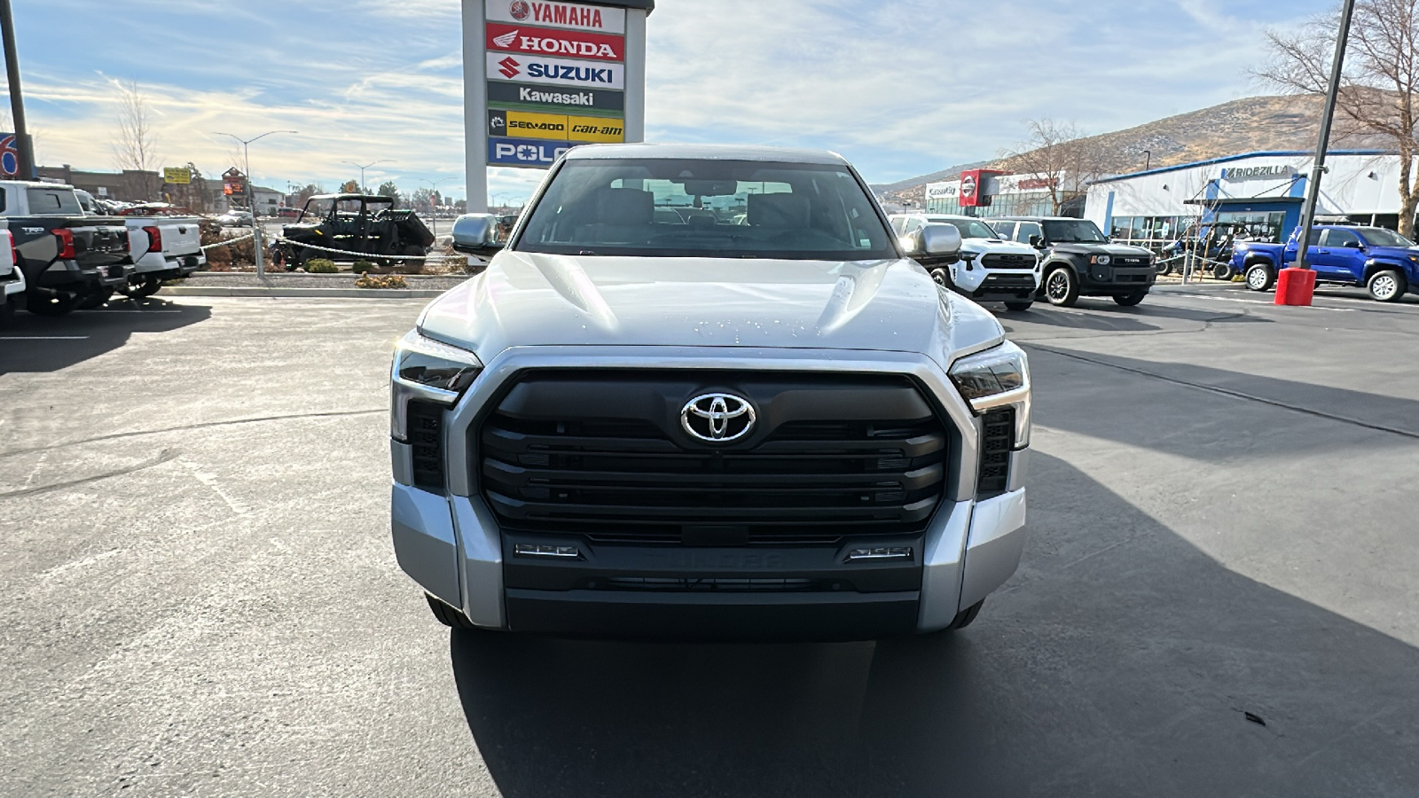 2025 TOYOTA Tundra SR5 8