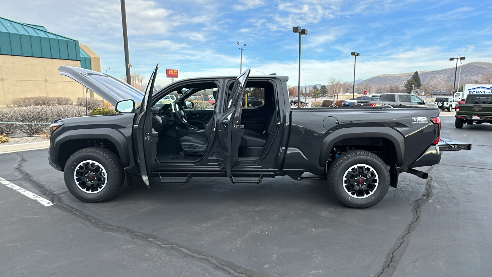 2024 TOYOTA Tacoma TRD Off-Road 13