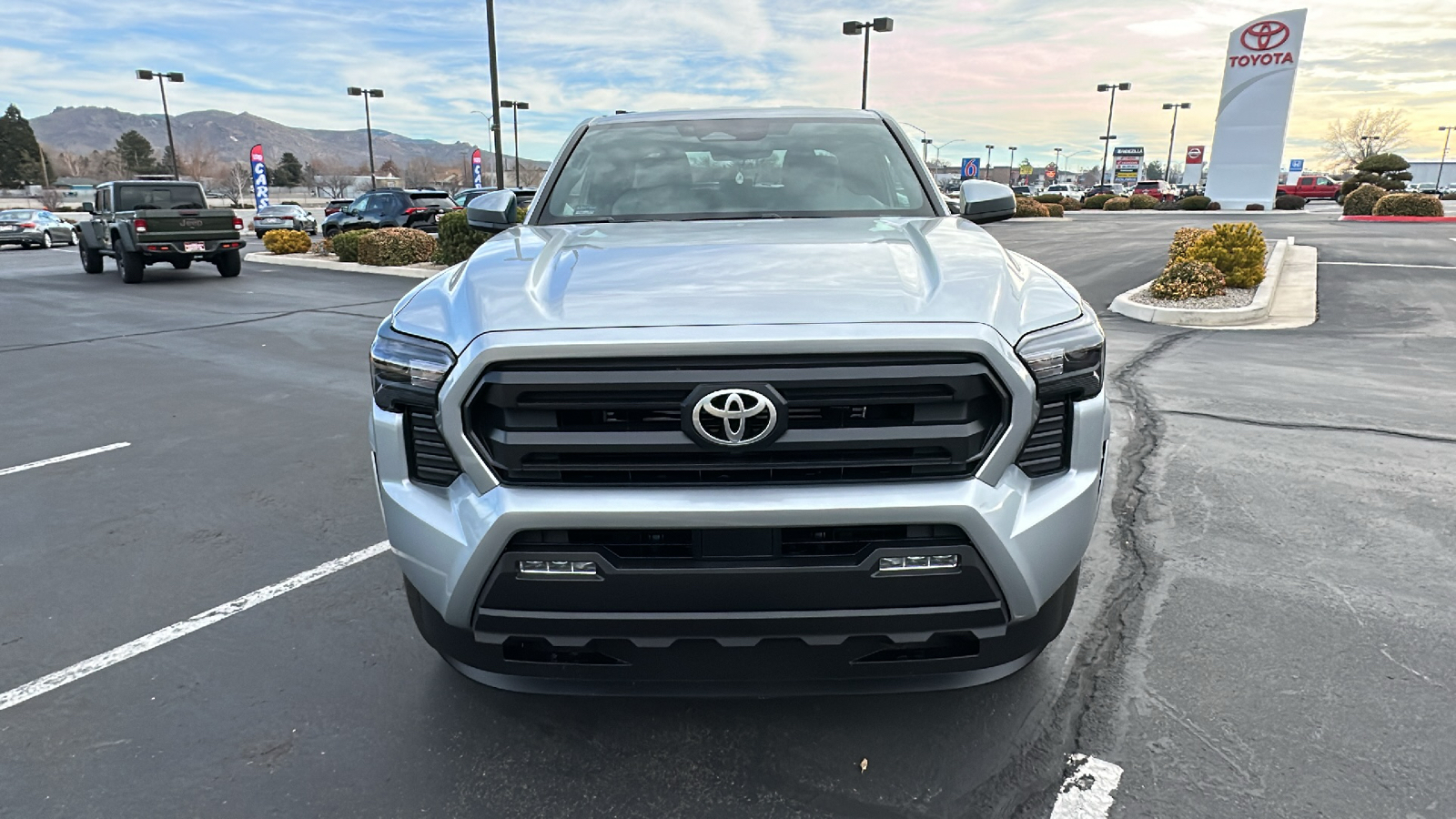 2024 TOYOTA Tacoma SR5 8